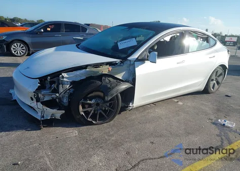 2021 Tesla Model 3 Standard Range Plus Rear-Wheel Drive z USA, uszkodzony, nr VIN 5YJ3E1EA2MF091737